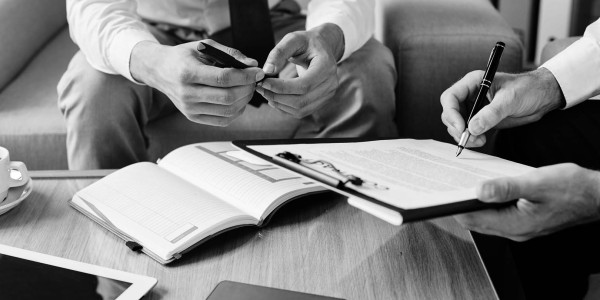 Derecho Mercantil / Abogados Mercantilistas en Badalona · Cumplimiento Normativas de Protección de Datos / RGPD / LOPD